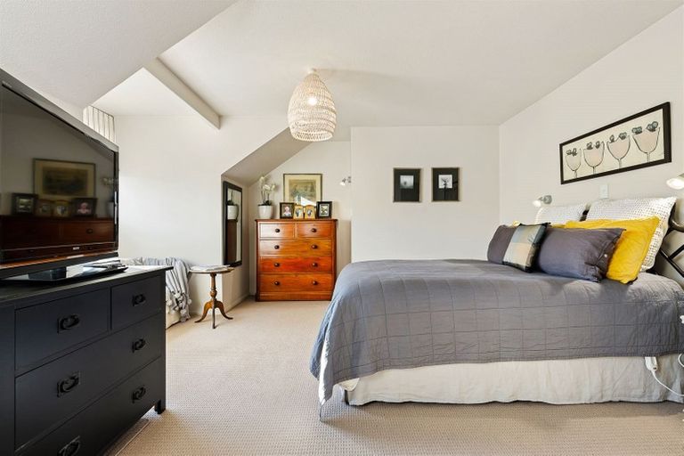 Photo of property in 132 Totara Street, Riccarton, Christchurch, 8041