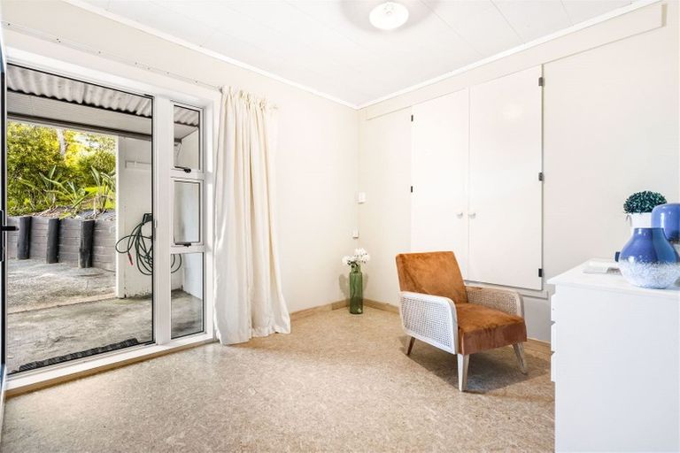 Photo of property in 122 Matipo Road, Te Atatu Peninsula, Auckland, 0610