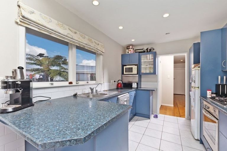 Photo of property in 74 Eskdale Road, Birkdale, Auckland, 0626