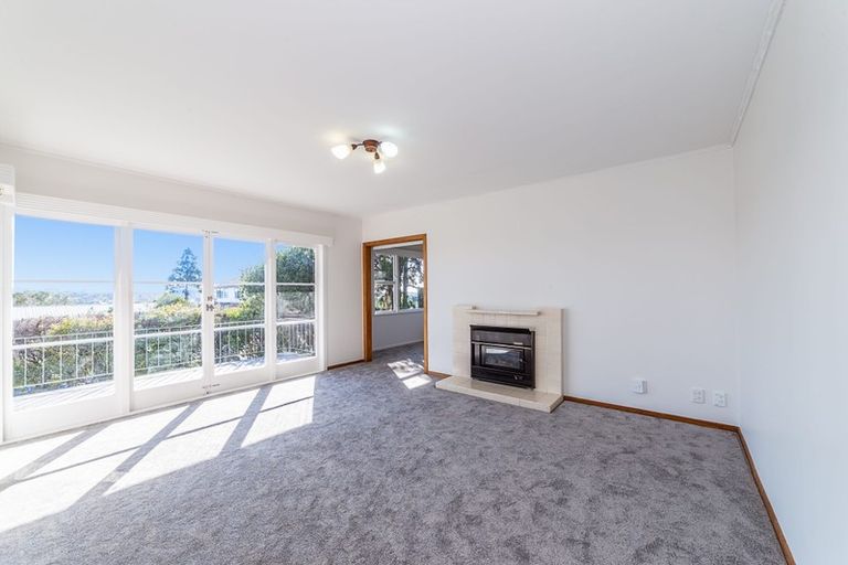 Photo of property in 4 Seaview Road, Glenfield, Auckland, 0629