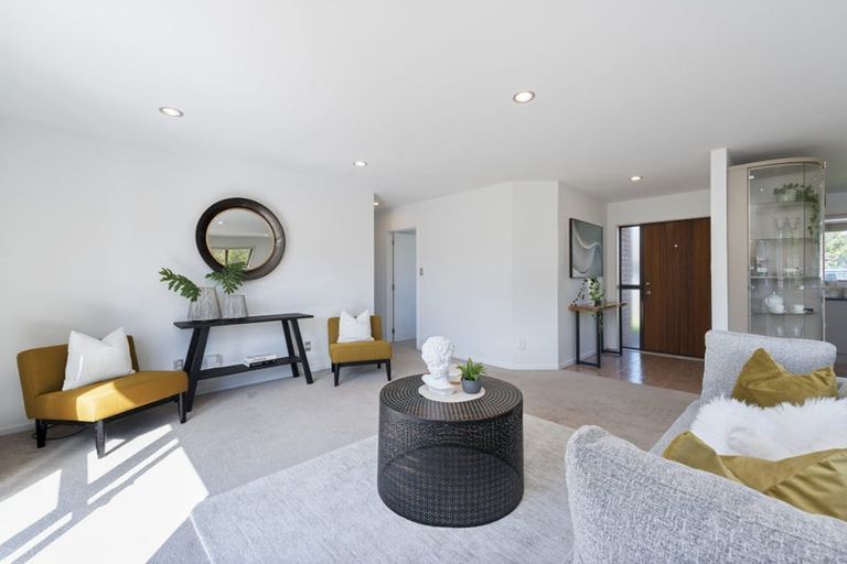 Photo of property in 33 South Kensington Way, Henderson, Auckland, 0612