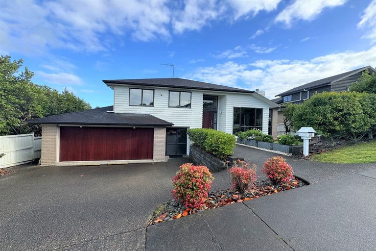 Photo of property in 21 Springvale Drive, Fairview Heights, Auckland, 0632