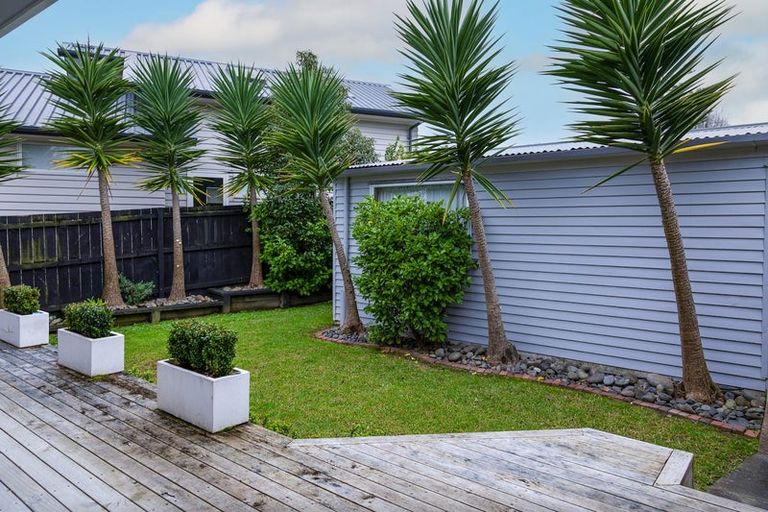 Photo of property in 42b Sherwood Avenue, Te Atatu South, Auckland, 0610