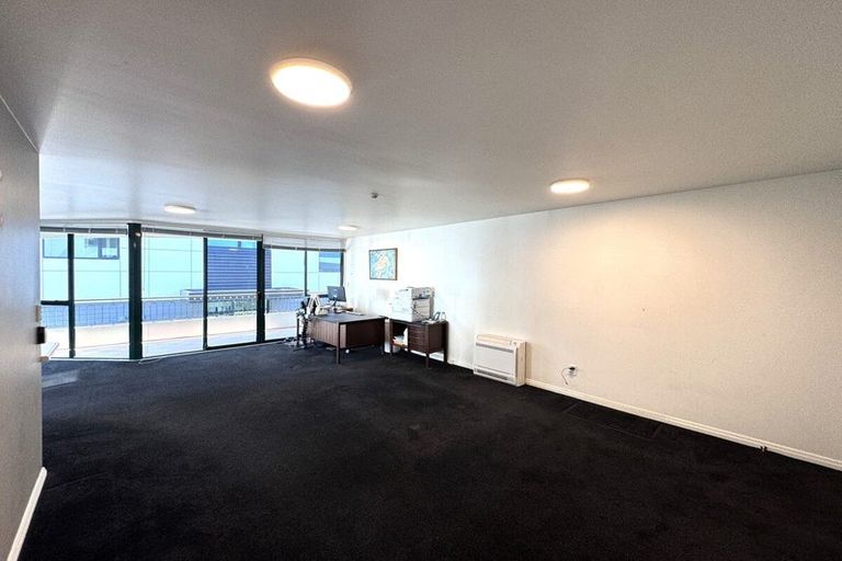 Photo of property in Regent Courts, 2/75 Gloucester Street, Christchurch Central, Christchurch, 8013