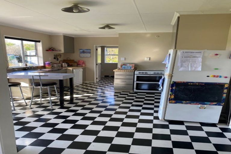 Photo of property in 26 Avenue North Road, Levin, 5510