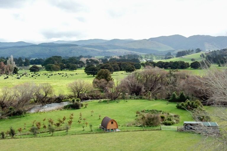 Photo of property in 65a Connollys Line, Carterton, 5713