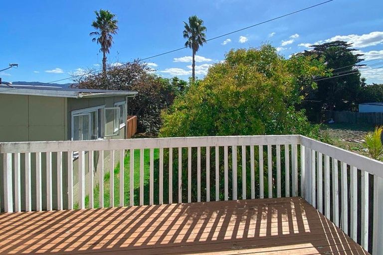 Photo of property in 3 Pleasant Road, Glen Eden, Auckland, 0602