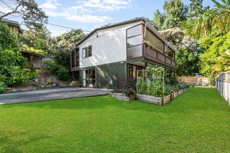 Photo of property in 25 Waiora Road, Stanmore Bay, Whangaparaoa, 0932