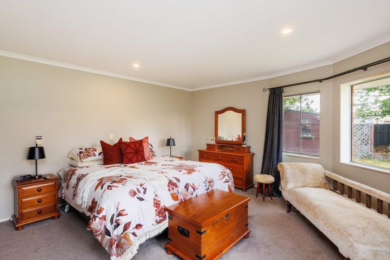 Photo of property in 10 Pastoral Lane, Hokowhitu, Palmerston North, 4410