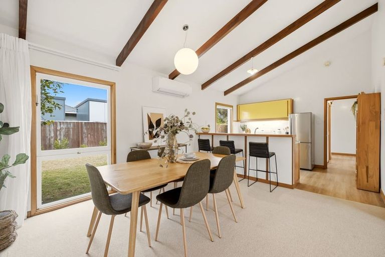 Photo of property in 3 Raekura Place, Redcliffs, Christchurch, 8081