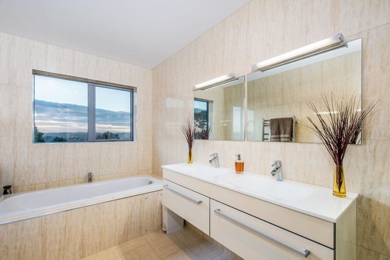 Photo of property in 201 Whangaparaoa Road, Red Beach, 0932