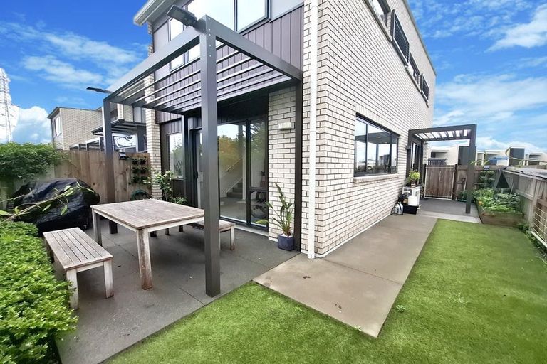 Photo of property in 10a Titoki Street, Te Atatu Peninsula, Auckland, 0610