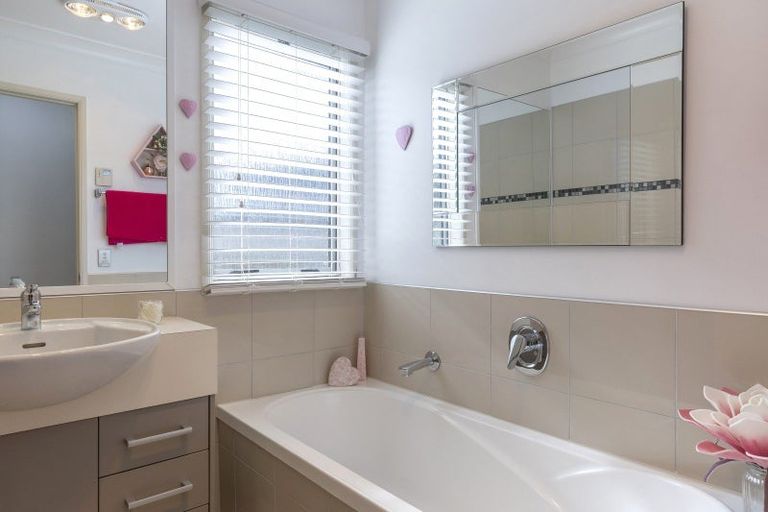 Photo of property in 17 Acacia Bay Road, Nukuhau, Taupo, 3330