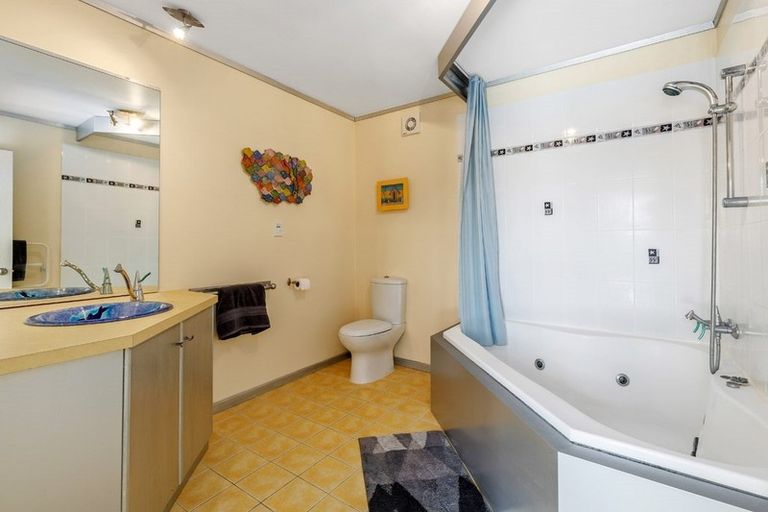 Photo of property in 24 Danbury Drive, Torbay, Auckland, 0630