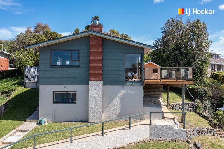 Photo of property in 100 Easther Crescent, Kew, Dunedin, 9012