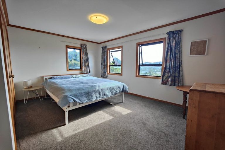 Photo of property in 32 Wrights Hill Road, Karori, Wellington, 6012