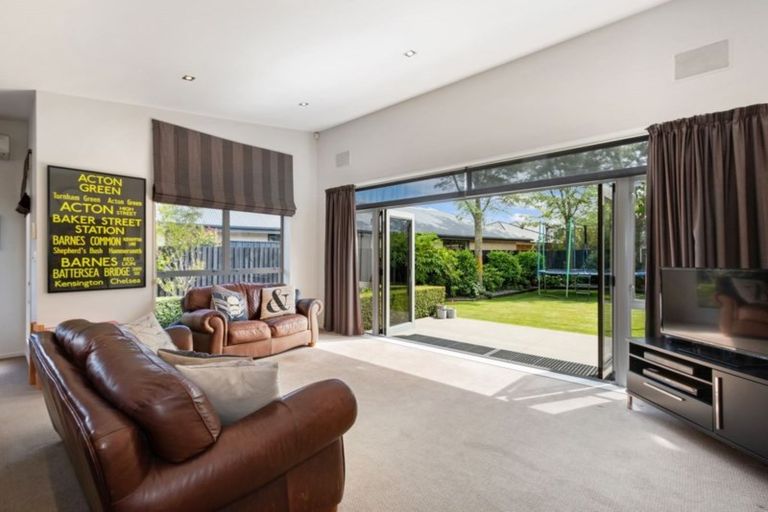 Photo of property in 6 Ruahine Place, Parklands, Christchurch, 8083