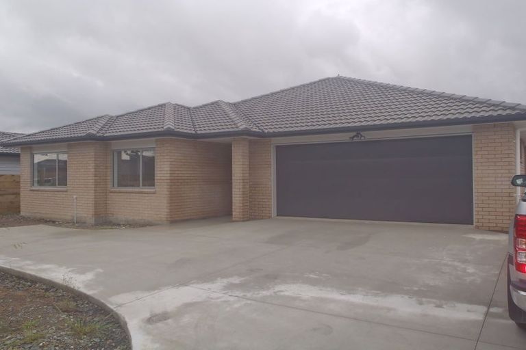Photo of property in 15 Raymond Grace Avenue, Huapai, Kumeu, 0810