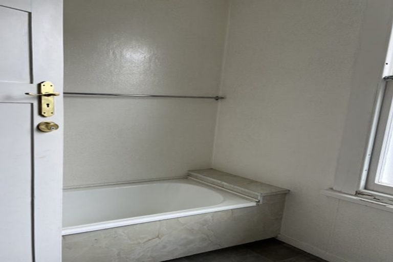 Photo of property in 87 Quadrant Road, Onehunga, Auckland, 1061