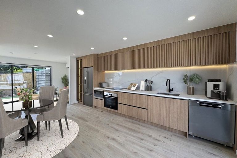 Photo of property in 1/36 Fairdale Place, Birkdale, Auckland, 0626