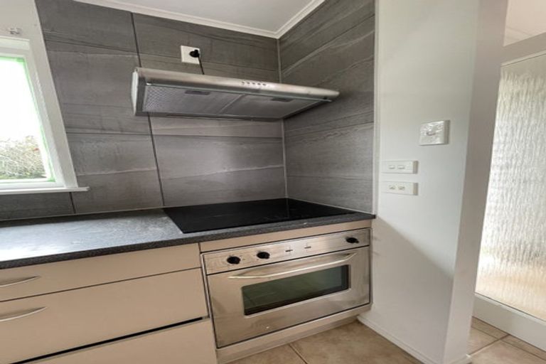 Photo of property in 372 Glenfield Road, Glenfield, Auckland, 0629