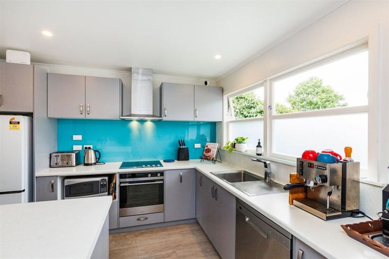 Photo of property in 11 Erin Street, Hokowhitu, Palmerston North, 4410