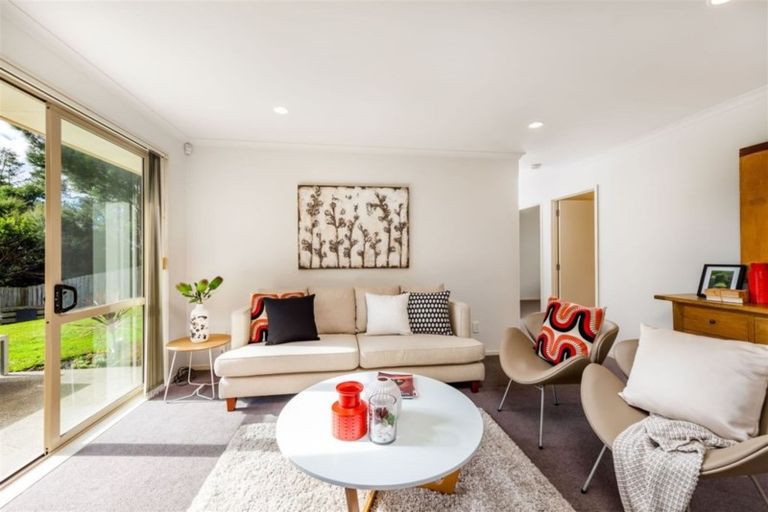 Photo of property in 15 Condor Place, Unsworth Heights, Auckland, 0632