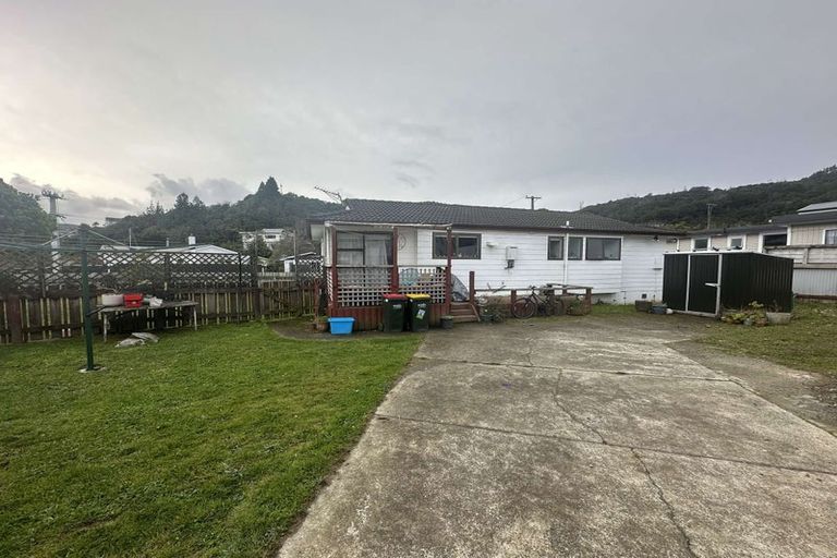 Photo of property in 35 Glen Road, Stokes Valley, Lower Hutt, 5019