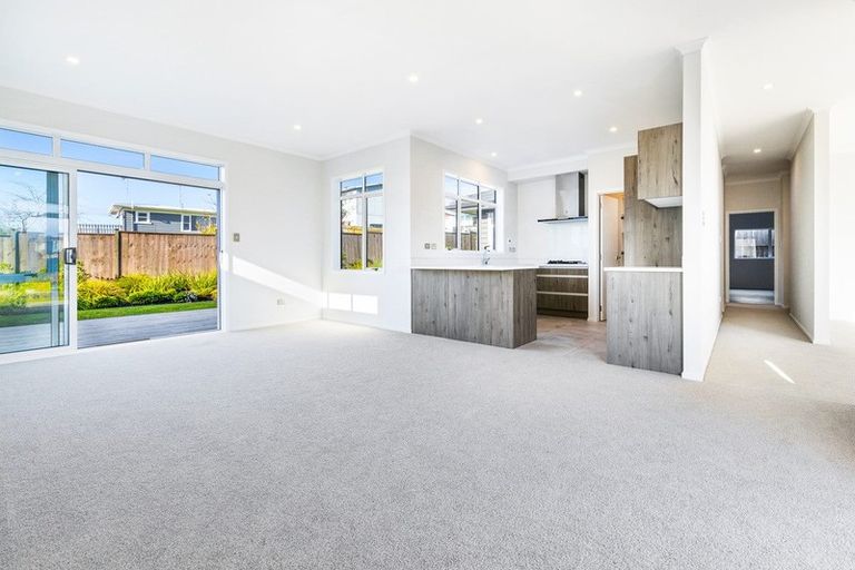 Photo of property in 13 Couldrey Crescent, Red Beach, 0932