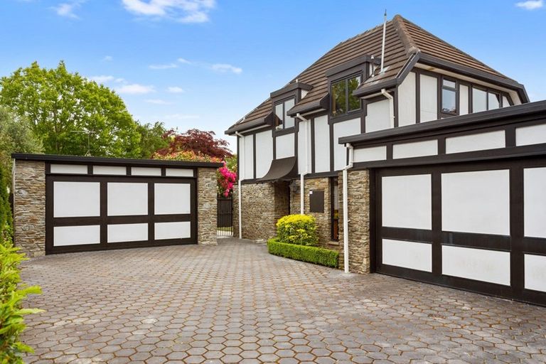 Photo of property in 11a Thurlestone Place, Burnside, Christchurch, 8053