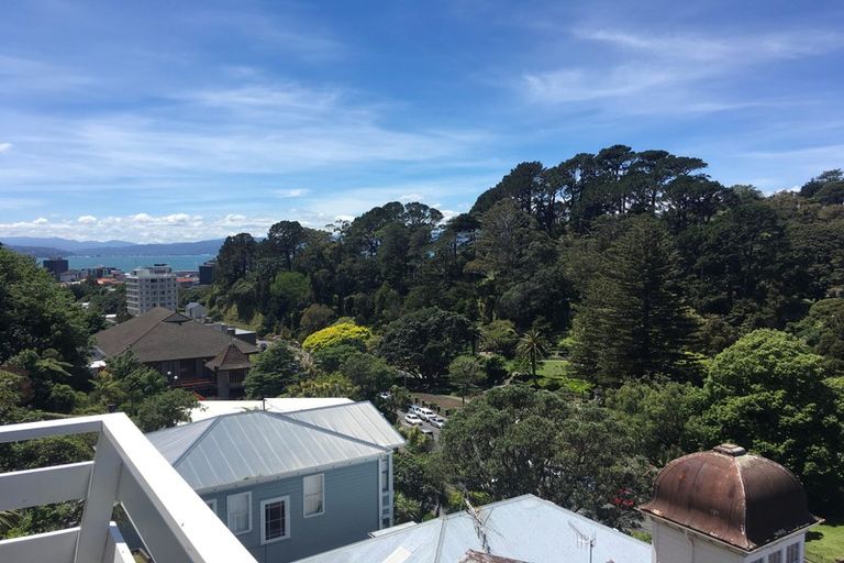 Photo of property in 83 Garden Road, Northland, Wellington, 6012