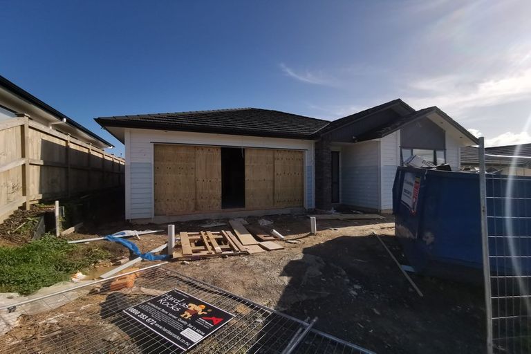 Photo of property in 26 Vinistra Road, Kumeu, 0810