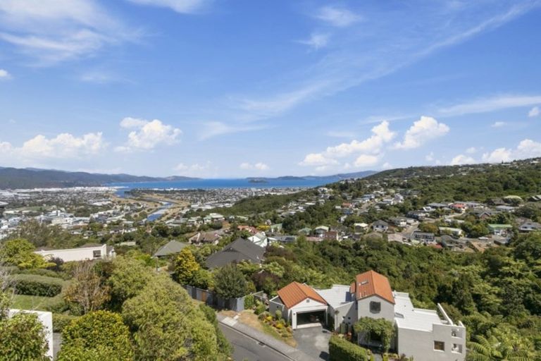 Photo of property in 93 Viewmont Drive, Harbour View, Lower Hutt, 5010