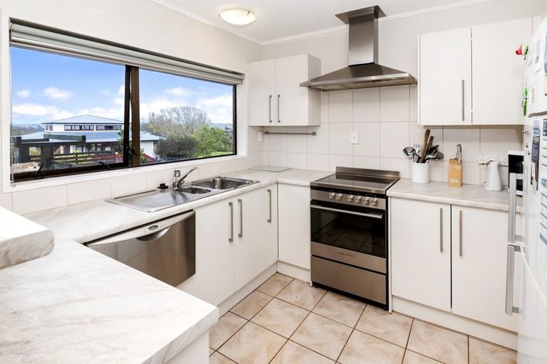 Photo of property in 2/1 Glenside Avenue, Pakuranga, Auckland, 2010