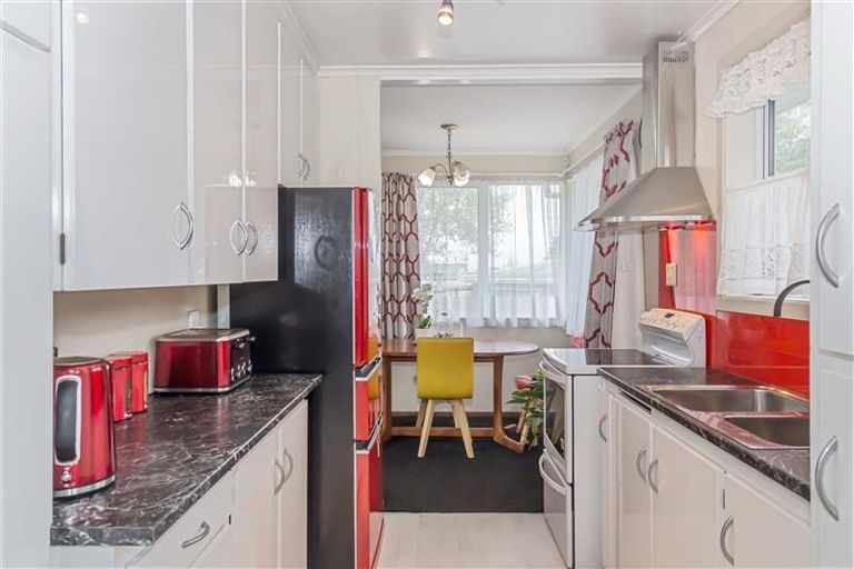 Photo of property in 1/23 Merton Avenue, Glenfield, Auckland, 0627