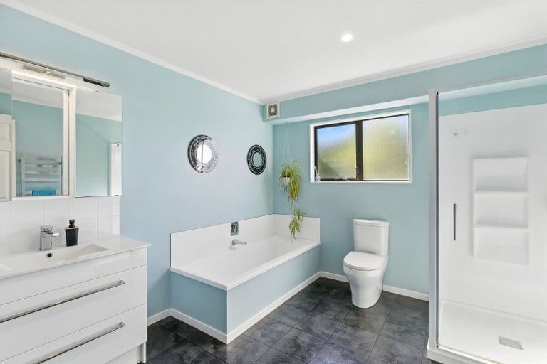 Photo of property in 42 Hicks Crescent, Waikanae Beach, Waikanae, 5036