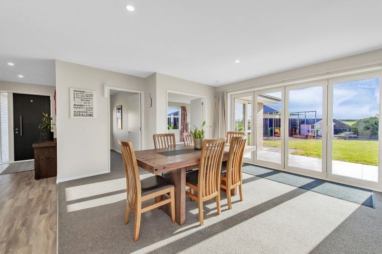 Photo of property in 9 Dundee Close, Darfield, 7510