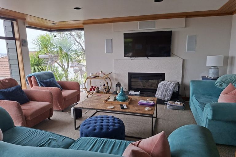 Photo of property in 1/1 Carlisle Road, Torbay, Auckland, 0630