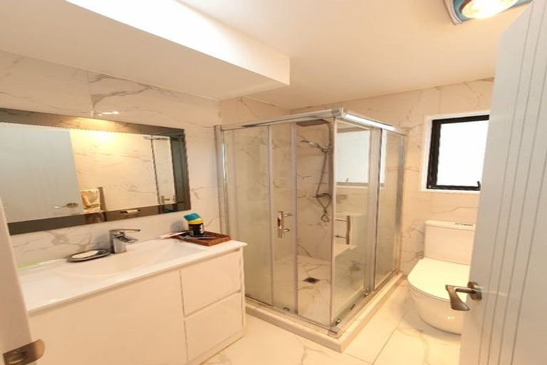 Photo of property in 425d Great South Road, Opaheke, Papakura, 2113