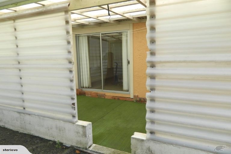 Photo of property in 58 Mountain Road, Henderson Valley, Auckland, 0612