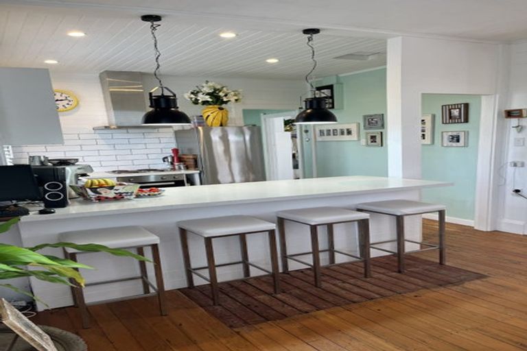 Photo of property in 8 Effingham Street, North New Brighton, Christchurch, 8083