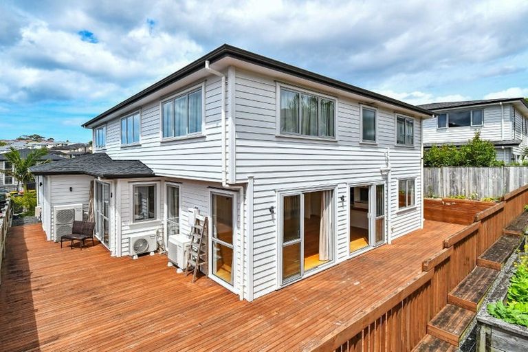 Photo of property in 26 Lagonda Rise, Oteha, Auckland, 0632
