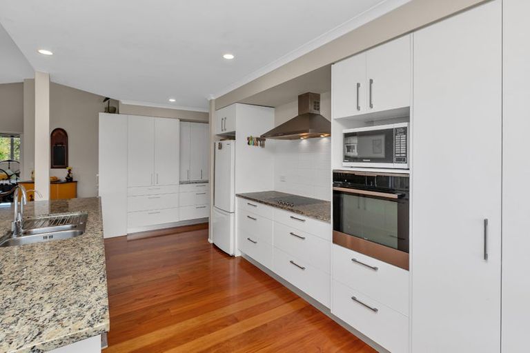 Photo of property in 9 Paradise Point Place, One Tree Point, 0118