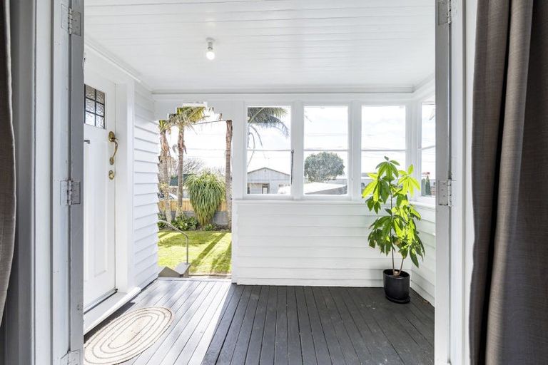 Photo of property in 100 Lemon Street, New Plymouth, 4312
