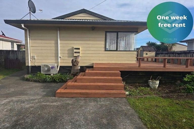 Photo of property in 52 Kelwyn Road, Kelston, Auckland, 0602