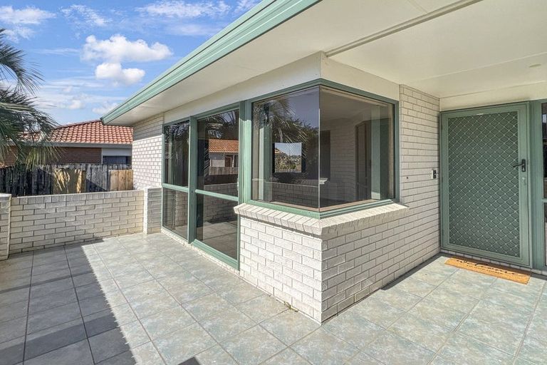 Photo of property in 53 Kath Hopper Drive, Orewa, 0931