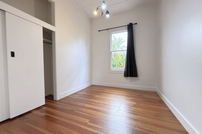 Photo of property in 44 Lynwood Road, New Lynn, Auckland, 0600