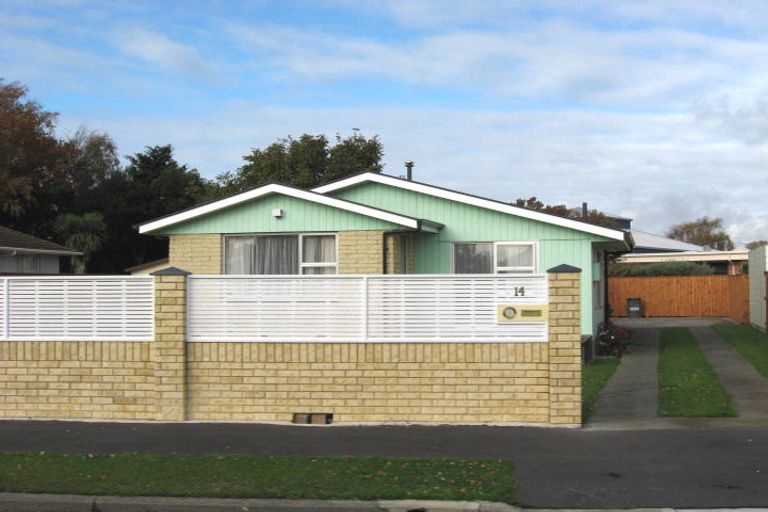 Photo of property in 14 La Perouse Place, Northcote, Christchurch, 8052