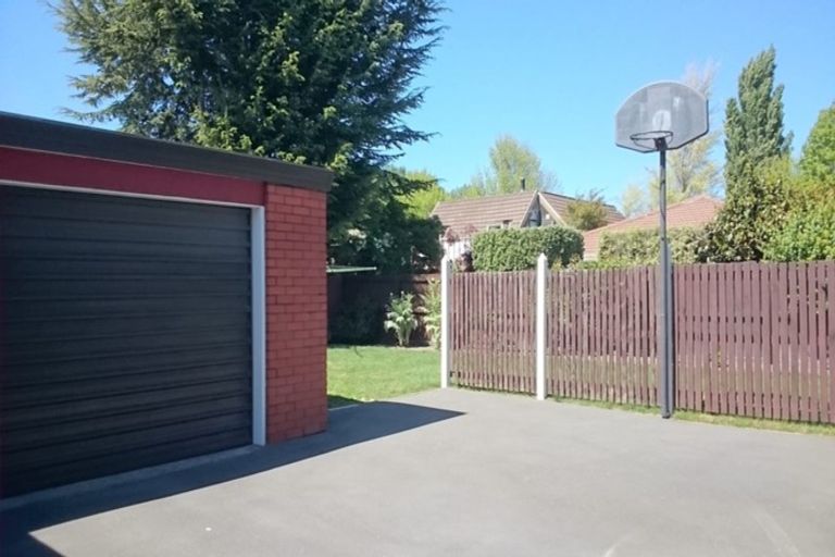 Photo of property in 23 Lodge Place, Ilam, Christchurch, 8041