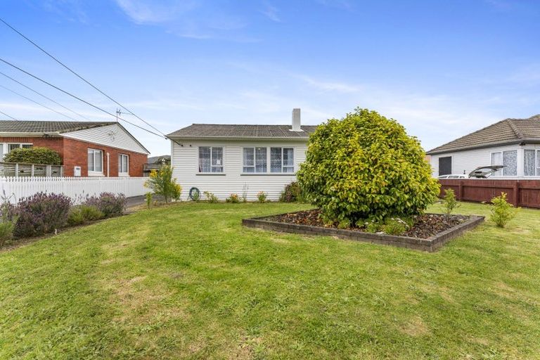 Photo of property in 15 Burcham Street, Taita, Lower Hutt, 5011